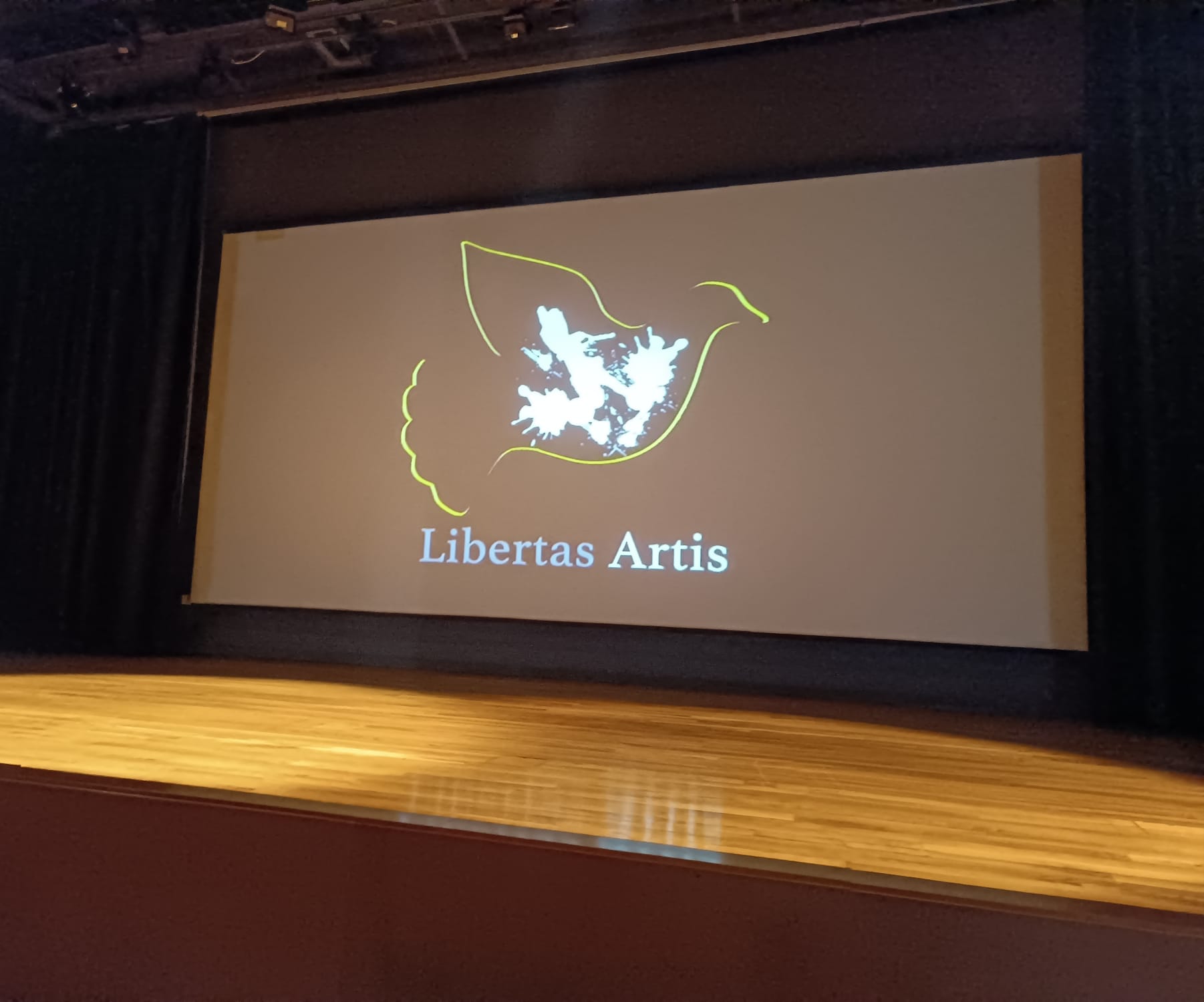 2022 Cartel del cortometraje "más allá de la sangre"